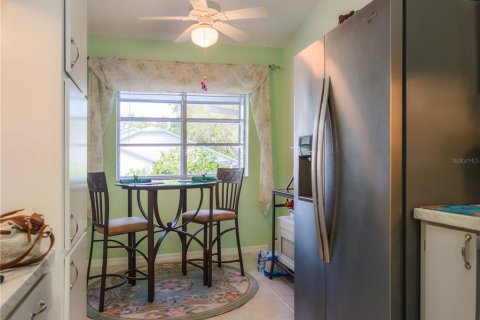 House in Tarpon Springs, Florida 2 bedrooms, 99.41 sq.m. № 1774769 - photo 13
