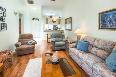 House in Tarpon Springs, Florida 2 bedrooms, 99.41 sq.m. № 1774769 - photo 5
