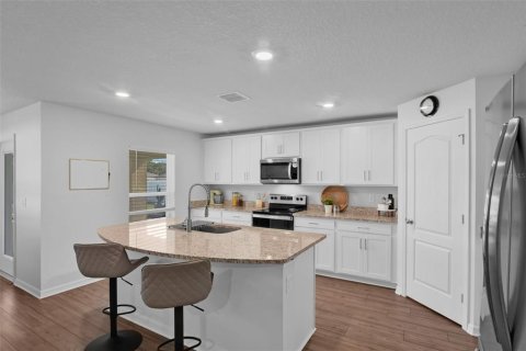 House in Astatula, Florida 5 bedrooms, 184.32 sq.m. № 1907993 - photo 13