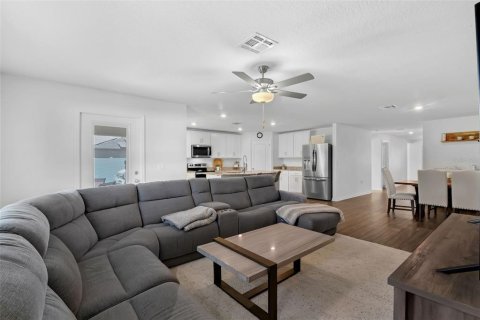House in Astatula, Florida 5 bedrooms, 184.32 sq.m. № 1907993 - photo 4