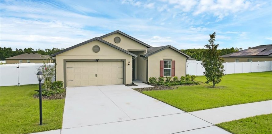 Casa en Astatula, Florida 5 dormitorios, 184.32 m2 № 1907993