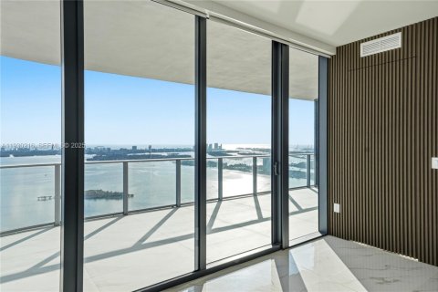 Condo in Miami, Florida, 4 bedrooms № 1988957 - photo 21