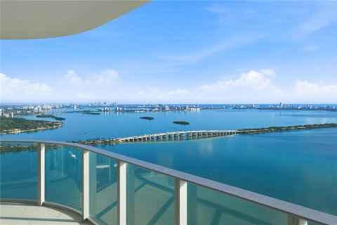 Condo in Miami, Florida, 4 bedrooms № 1988957 - photo 30