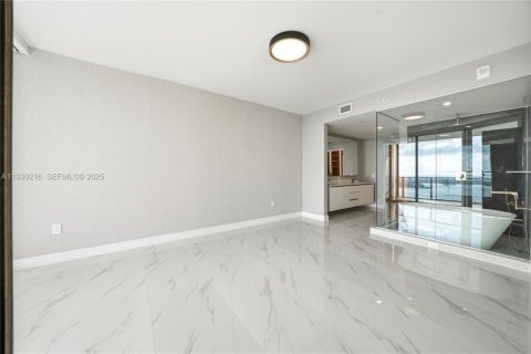 Condo in Miami, Florida, 4 bedrooms № 1988957 - photo 25