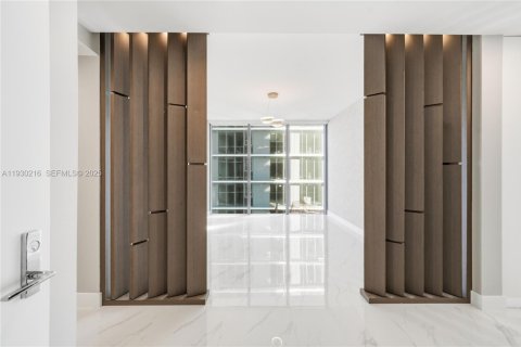 Condo in Miami, Florida, 4 bedrooms № 1988957 - photo 15
