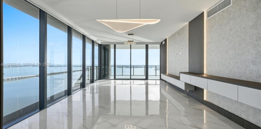 Condo in Miami, Florida, 4 bedrooms № 1988957