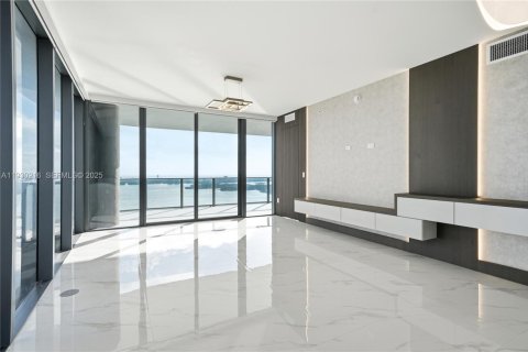 Condo in Miami, Florida, 4 bedrooms № 1988957 - photo 8