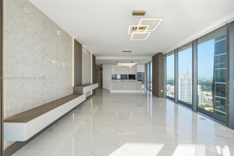 Condo in Miami, Florida, 4 bedrooms № 1988957 - photo 13