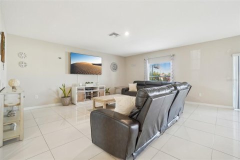 Villa ou maison à vendre à Kissimmee, Floride: 4 chambres, 201.41 m2 № 1538961 - photo 3