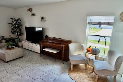 Casa en venta en Winter Haven, Florida, 5 dormitorios, 209.4 m2 № 1915219 - foto 8
