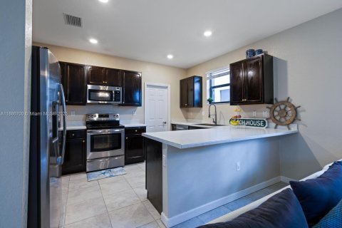 Купить виллу или дом в Хомстед, Флорида 5 спален, 232.63м2, № 1933477 - фото 8