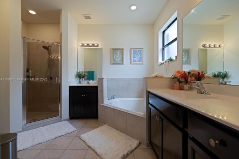 Купить виллу или дом в Хомстед, Флорида 5 спален, 232.63м2, № 1933477 - фото 12