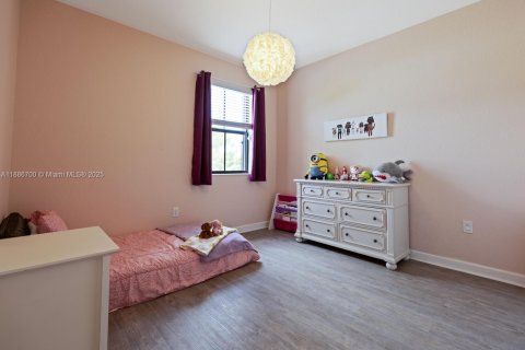 Купить виллу или дом в Хомстед, Флорида 5 спален, 232.63м2, № 1933477 - фото 13