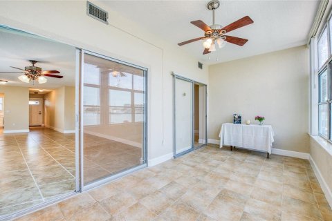 Condo in Gulfport, Florida, 2 bedrooms  № 2094144 - photo 4