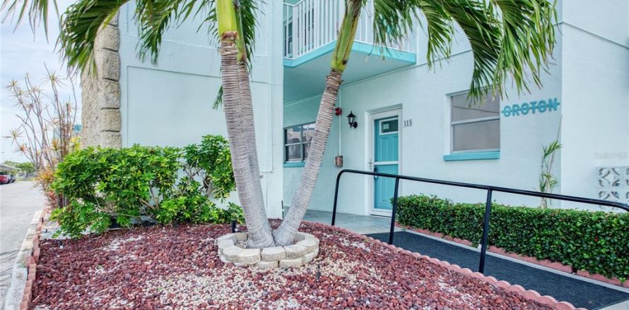 Condo in Gulfport, Florida, 2 bedrooms  № 2094144