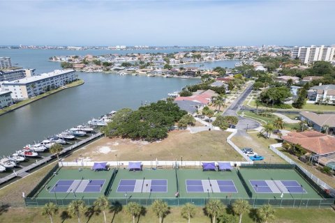 Condo in Gulfport, Florida, 2 bedrooms  № 2094144 - photo 21