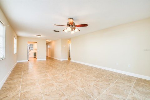 Condo in Gulfport, Florida, 2 bedrooms  № 2094144 - photo 23