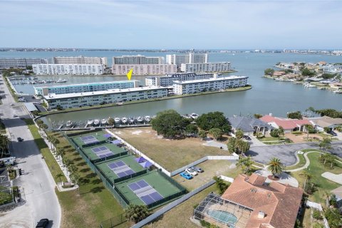 Condo in Gulfport, Florida, 2 bedrooms  № 2094144 - photo 24