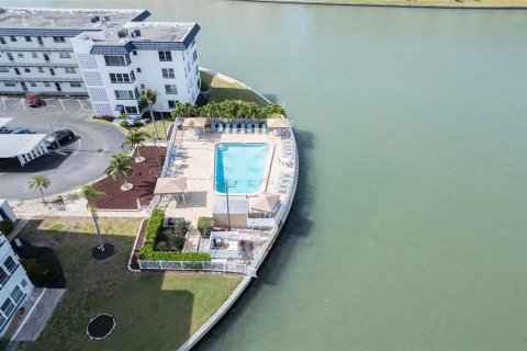 Condo in Gulfport, Florida, 2 bedrooms  № 2094144 - photo 30