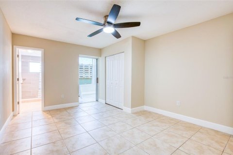 Condo in Gulfport, Florida, 2 bedrooms  № 2094144 - photo 10