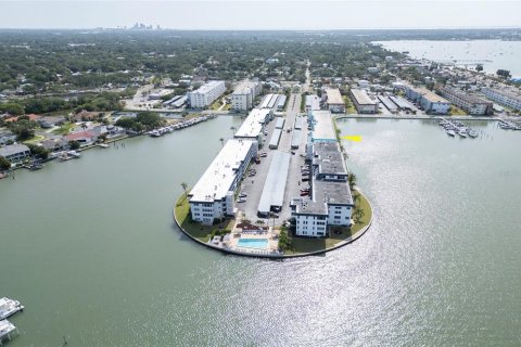 Condo in Gulfport, Florida, 2 bedrooms  № 2094144 - photo 26