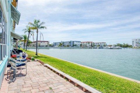 Condo in Gulfport, Florida, 2 bedrooms  № 2094144 - photo 20