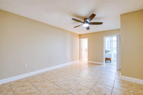 Condo in Gulfport, Florida, 2 bedrooms  № 2094144 - photo 7