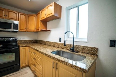 Купить коммерческую недвижимость в Холливуд, Флорида 85.66м2, № 1780073 - фото 7