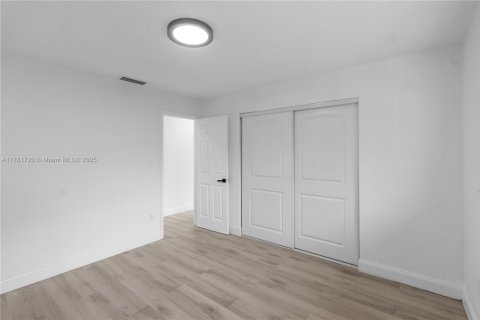 Casa en venta en Palmetto Bay, Florida, 4 dormitorios, 216.65 m2 № 1695688 - foto 16