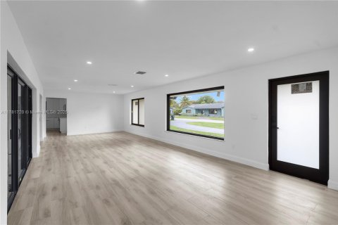 Casa en venta en Palmetto Bay, Florida, 4 dormitorios, 216.65 m2 № 1695688 - foto 4