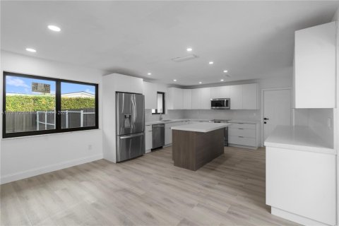 Casa en venta en Palmetto Bay, Florida, 4 dormitorios, 216.65 m2 № 1695688 - foto 9