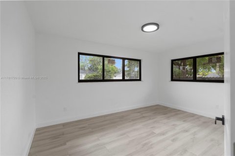 Casa en venta en Palmetto Bay, Florida, 4 dormitorios, 216.65 m2 № 1695688 - foto 17