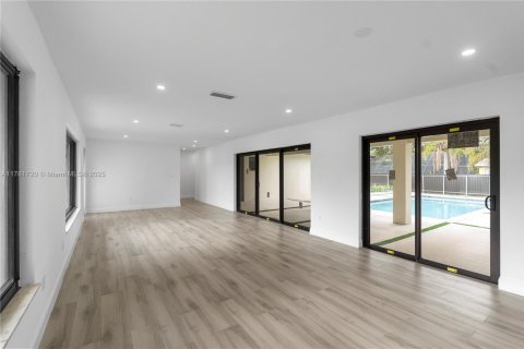 Casa en venta en Palmetto Bay, Florida, 4 dormitorios, 216.65 m2 № 1695688 - foto 3