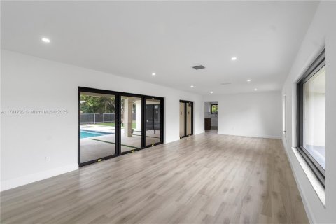 Casa en venta en Palmetto Bay, Florida, 4 dormitorios, 216.65 m2 № 1695688 - foto 5