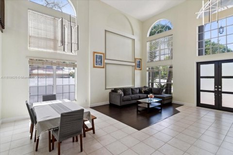 House in Miramar, Florida 4 bedrooms, 332.5 sq.m. № 1779378 - photo 9