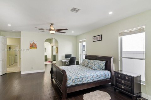 House in Miramar, Florida 4 bedrooms, 332.5 sq.m. № 1779378 - photo 26