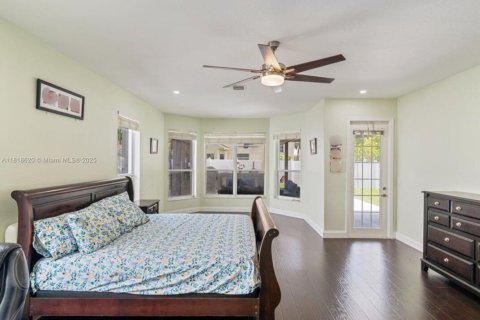 House in Miramar, Florida 4 bedrooms, 332.5 sq.m. № 1779378 - photo 24