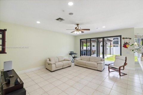 House in Miramar, Florida 4 bedrooms, 332.5 sq.m. № 1779378 - photo 13