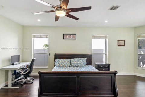 House in Miramar, Florida 4 bedrooms, 332.5 sq.m. № 1779378 - photo 25