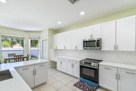 House in Miramar, Florida 4 bedrooms, 332.5 sq.m. № 1779378 - photo 17