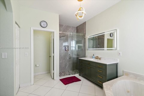 House in Miramar, Florida 4 bedrooms, 332.5 sq.m. № 1779378 - photo 27