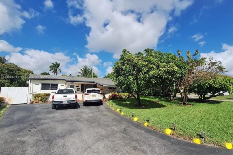 House in Miramar, Florida 3 bedrooms, 125.88 sq.m. № 1926099 - photo 3