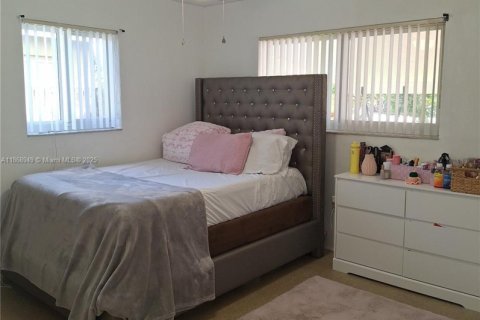 House in Miramar, Florida 3 bedrooms, 125.88 sq.m. № 1926099 - photo 18