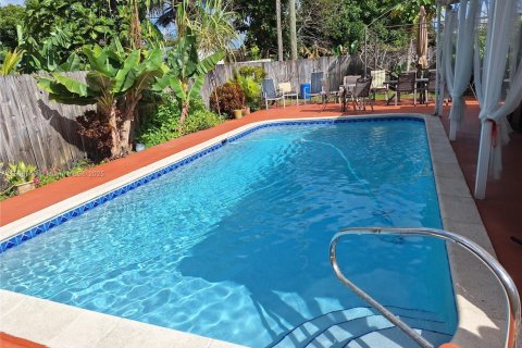 House in Miramar, Florida 3 bedrooms, 125.88 sq.m. № 1926099 - photo 1