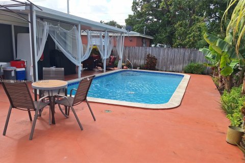 House in Miramar, Florida 3 bedrooms, 125.88 sq.m. № 1926099 - photo 5