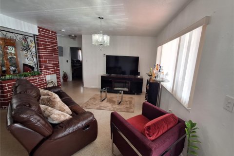 House in Miramar, Florida 3 bedrooms, 125.88 sq.m. № 1926099 - photo 8