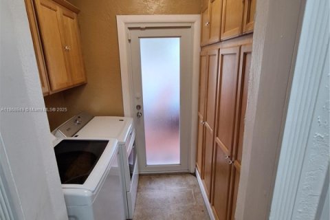 House in Miramar, Florida 3 bedrooms, 125.88 sq.m. № 1926099 - photo 7