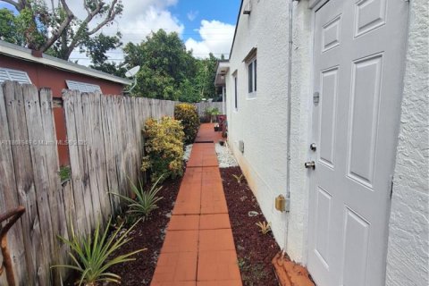 House in Miramar, Florida 3 bedrooms, 125.88 sq.m. № 1926099 - photo 23
