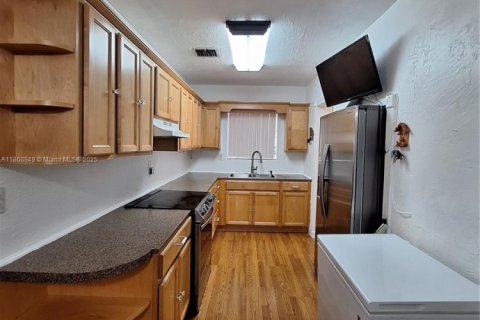 House in Miramar, Florida 3 bedrooms, 125.88 sq.m. № 1926099 - photo 6
