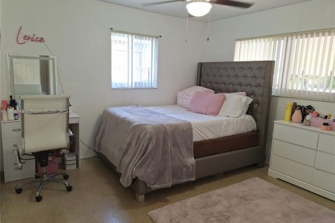 House in Miramar, Florida 3 bedrooms, 125.88 sq.m. № 1926099 - photo 19